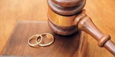 مصرية تطلب الطلاق من زوجها بسبب المزاح الثقيل