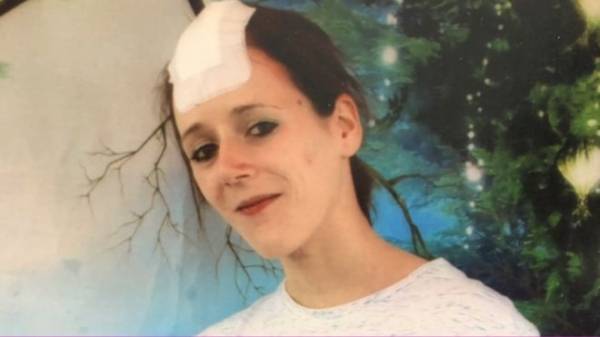 اليأس دفع شابة في بريطانيا إلى ابتلاع فرشاة أسنان