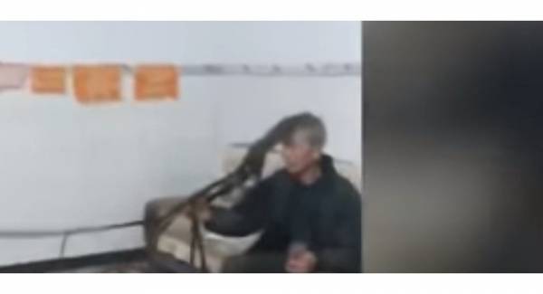 بالفيديو... رجل لم يقص شعره منذ 54 عاما