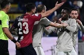 معركة عنصرية بمباراة يوفنتوس.. والضحية فتح ذراعيه برعونة