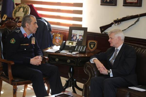 ما هي قصة البندقية التي تظهر في مكتب الباشا الحمود ..؟؟