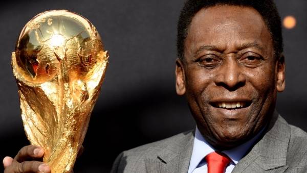 إدخال أسطورة كرة القدم البرازيلية بيليه الى مستشفى في باريس