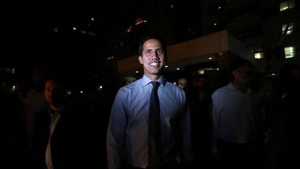 فنزويلا.. رفع الحصانة عن غوايدو رسميا والبدء بملاحقته جنائيا