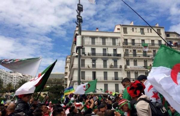 جمعة ما بعد بوتفليقة.. تظاهرات تستهدف الدائرة المحيطة