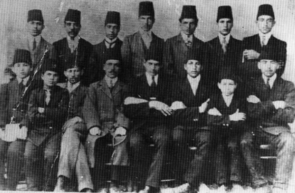 الطلاب الاردنيين في عنبر دمشق 1912... ارشيف زياد ابو غنيمة
