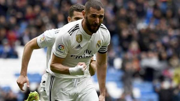 بنزيما ينقذ ريال مدريد من كمين إيبار