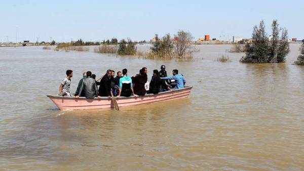 شاهد.. السيلفي الأخيرة قبل الغرق في فيضانات إيران