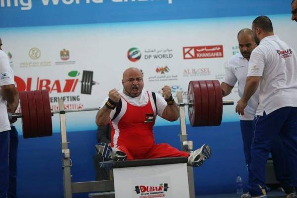 بطل العالم في رفع الاثقال يوجه صرخة الى رئيس الوزراء .. (تفاصيل)