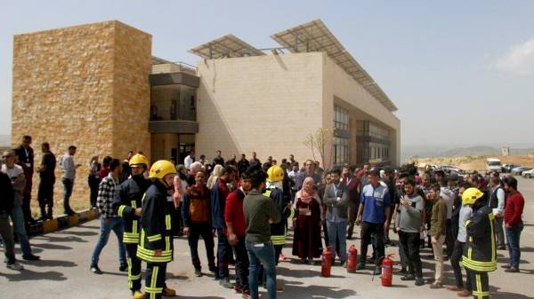 دفاع مدني البلقاء ينفذ تمرين وهمي في عمان العربية