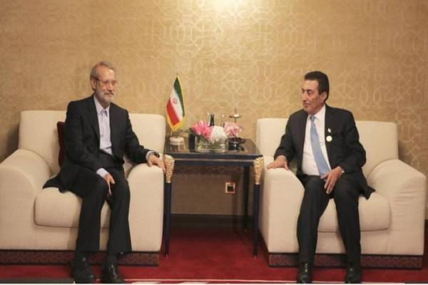 الطراونة يلتقي في الدوحة رئيس الشورى الإيراني