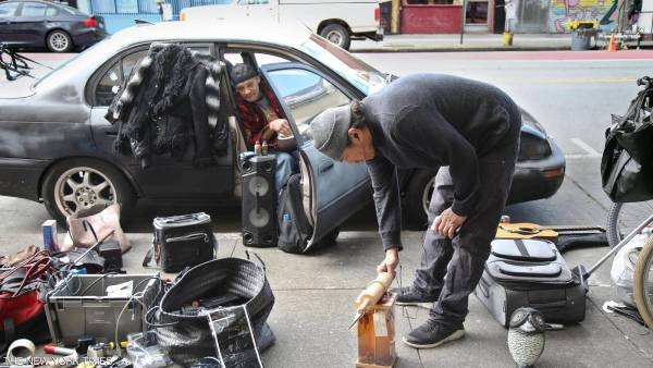 متقاعد يحقق ثروة من قمامة مؤسس فيسبوك