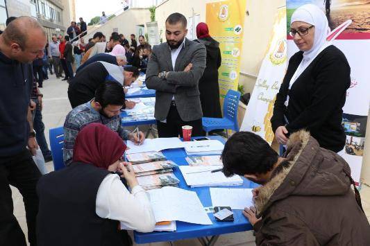 عمان العربية تستضيف معرض وزارة العمل الوظيفي