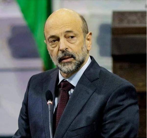 رئيس الوزراء يتراجع عن تعيين 350 سائقا بالأمانة