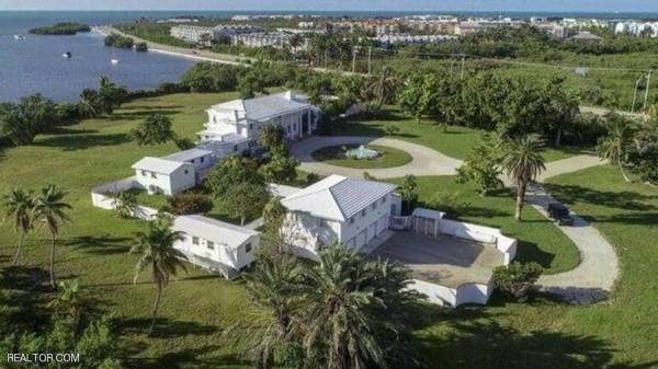 القبض على مليونير يسرق من متجر بعد أيام من شرائه جزيرة خاصة