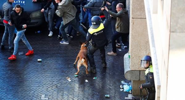 مشجعين مدججين بالأسلحة... شغب تسبق مباراة يوفنتوس وأياكس (فيديو وصور)