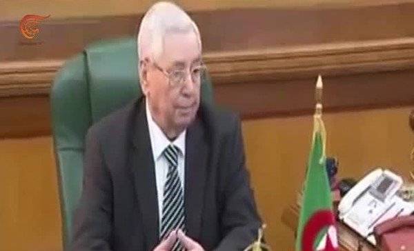 #الجزائر | تظاهرات رافضة لتعيين عبد القادر بن صالح رئيساً مؤقتاً للبلاد