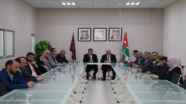 مكتبة الشرق الاوسط تكرم روادها من اعضاء الهيئتين التدريسية والادارية والطلبة