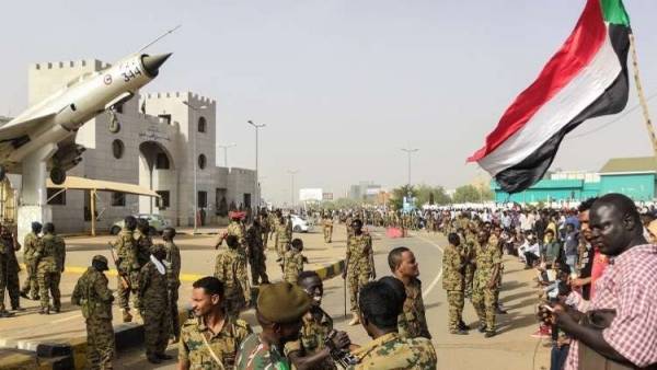 القوات السودانية تحاصر منزل اشقاء البشير واعتقال عدد من المقربين منه