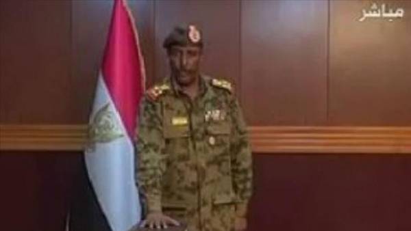 عبد الفتاح البرهان يؤدي القسم رئيسا للمجلس العسكري الانتقالي في السودان