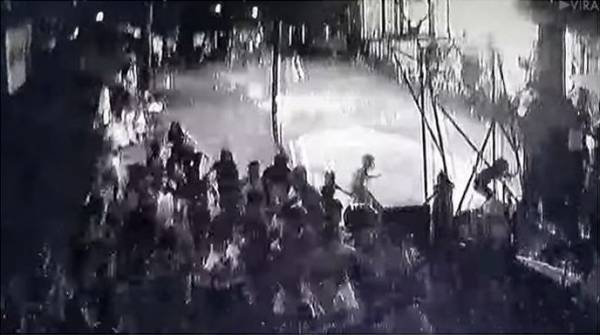 مشهد مرعب... نهاية مأساوية لمبارة داخل صالة مغطاة