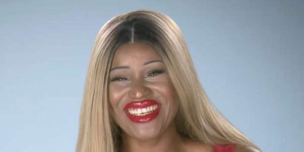 نجمة بريطانية تنفق مبلغا ضخما لتتحول إلى دمية جنس (فيديو)