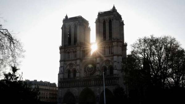 مؤرخ راحل يحمل سر إعادة بناء كاتدرائية نوتردام!