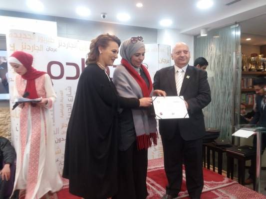 شاهد بالصور مجموعة مطاعم حماده تكرم شركاء النجاح في مبادرة كرنفال عيد الأم ودخول موسوعة جينيس