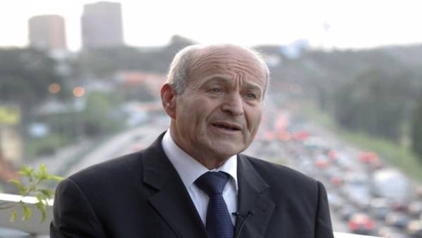 التحقيق مع أكبر رجل أعمال في الجزائر