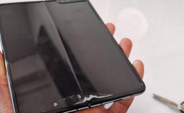 فضيحة هاتف سامسونغ القابل للطي.....اياك ان تطويه