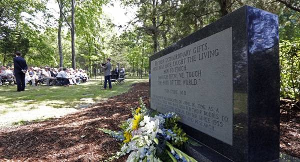 مغربية تعود للحياة عقب 9 أيام داخل قبرها (فيديو)