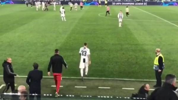 بالفيديو ...حركة “مهينة” من رونالدو لزملائه في “ليلة الخروج”