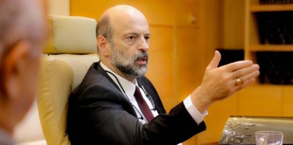 الرزاز يطلب رفع الحصانة عن أحد النوّاب بناء على شكوى قدّمها مواطن