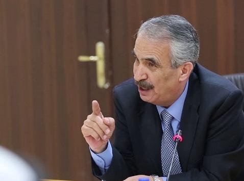 يا وزير الداخلية .. حاكم اداري يوقف مسن مصاب بـالغرغرينا في سجن ماركا !!