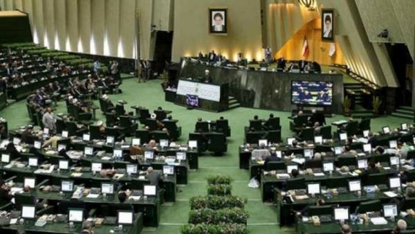 ايران تتعهد بالرد على كل دولة تدعم قرار واشنطن بشأن الحرس الثوري