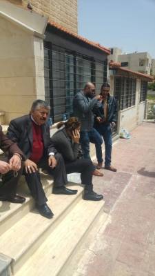 اصحاب مكاتب استقدام العاملات في المنازل يحتجون امام وزارة العمل ..(صـور)