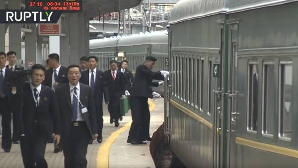 شاهد كيف تصرف حراس كيم لحظة وصول قطاره المصفح إلى فلاديفوستوك