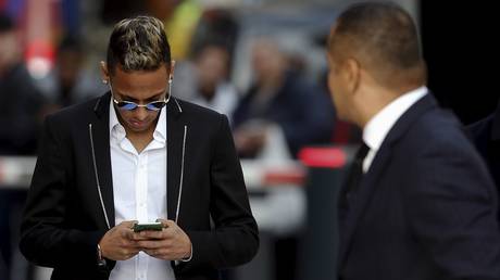 مكالمة هاتفية من نيمار تثير الرعب في ريال مدريد