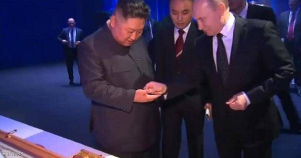بوتين يدفع ثمن السيف الذي تلقاه كهدية من زعيم كوريا الشمالية (فيديو)