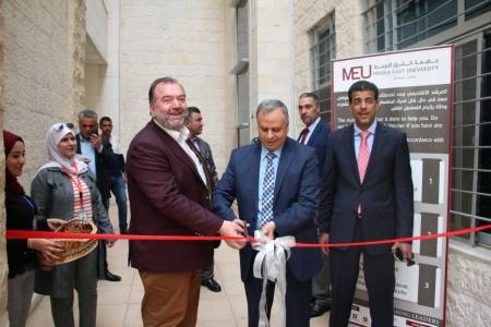 وزارة العمل و الشرق الأوسط تقيمان يومًا وظيفيًا لتشغيل الشباب