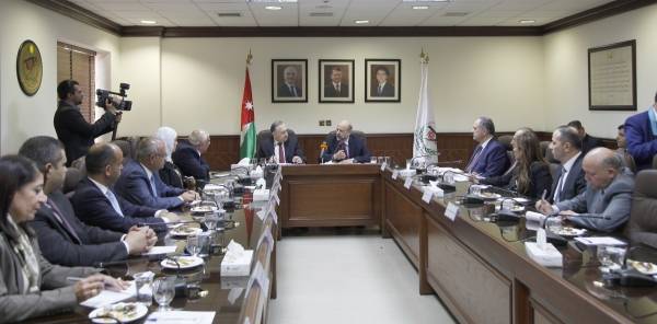 الرزاز:نعمل بجدية والتزام لمحاربة الفساد المالي والاداري !!