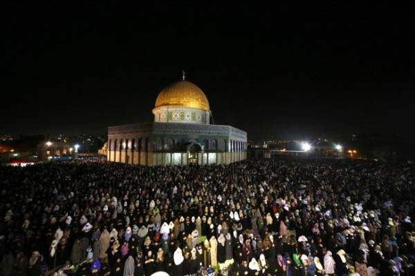 غسل قبة الصخرة استعداداُ لرمضان (فيديو)