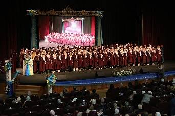 مدارس النظم الحديثة  بنات تحتفل بتخريج طالبات الفوج الرابع عشر