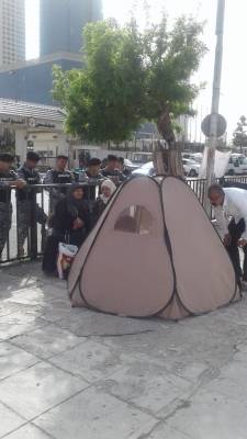 تفاصيل الليلة  الاولى من مبيت متقاعدو ضباط الامن العام على ارصفة الطريق..بالصور