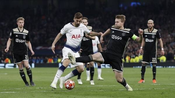 أياكس أمستردام يواصل سلسلة مفاجآته في دوري الأبطال