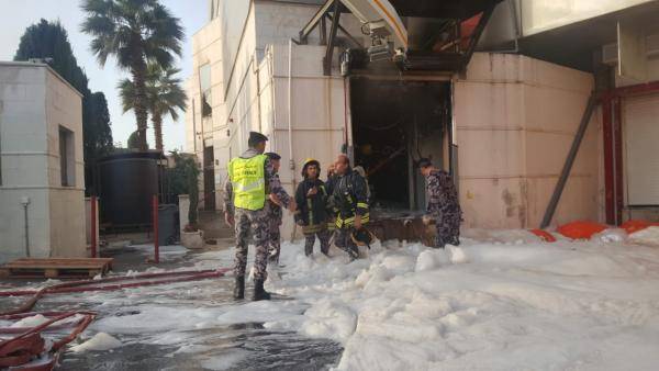 4 اصابات بحريق مستودع أدوية في عمان