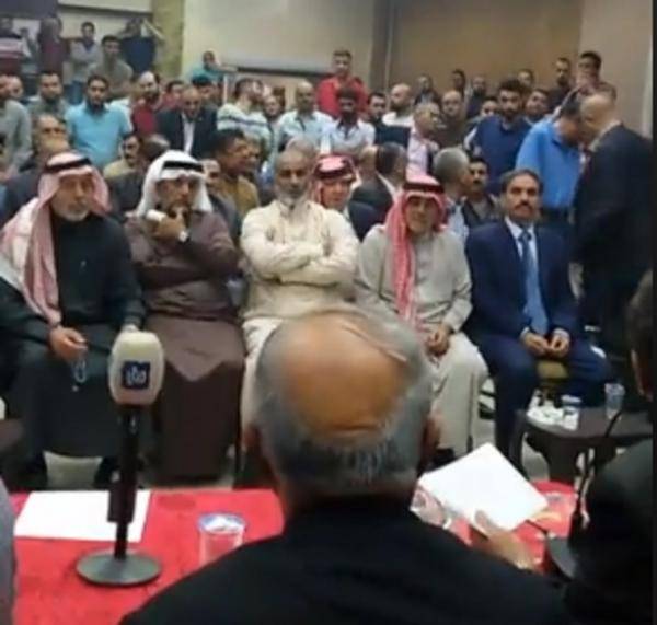 كركيون يتباحثون حول فعلة رئيس البلدية