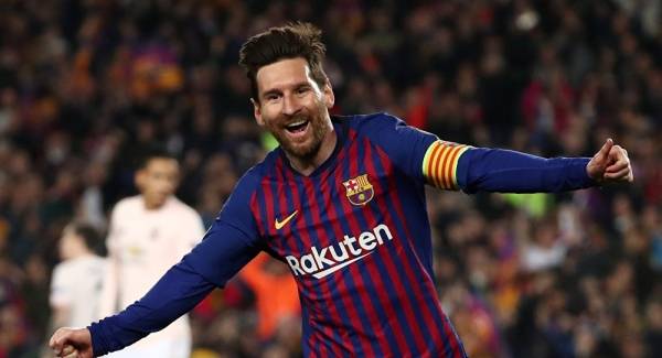 لقطة تظهر ميسي وهو يلكم لاعب ليفربول قبل حصوله على خطأ لصالحه