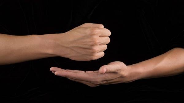 تعرف على صاحب أكبر عدد أصابع في العالم (صور)