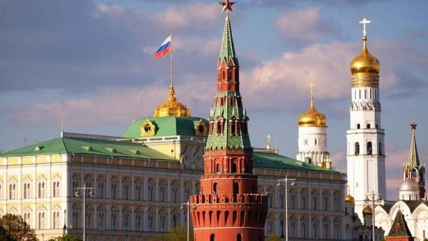 الكرملين يفند تصريحات بومبيو بشأن العلاقة بين قمة بوتينكيم وإطلاق الصواريخ