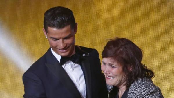 والدة كريستيانو رونالدو تثير الجدل بـ تغريدة غريبة